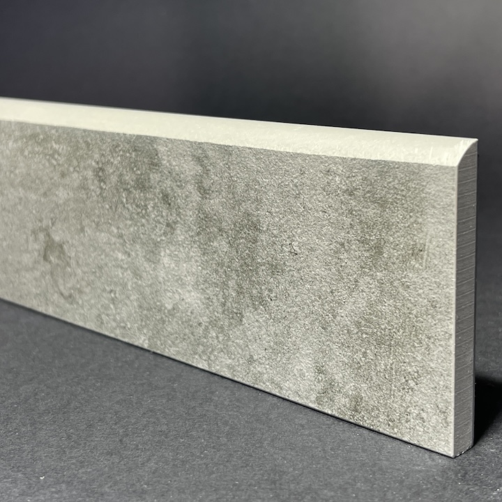 Plinthe en porcelaine Concorde Rett H.7cm X L.75cm