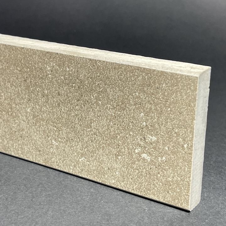 Plinthe en porcelaine Noisette H.7,5cm X L.59,3cm
